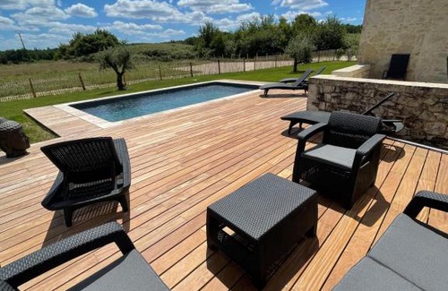 Saint-Meard-de-Gurcon House | L Ecrin de Bricabeau Longère en pierres avec piscine privative