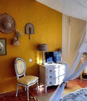 Tourrettes-sur-Loup Bed & Breakfast | L'Effrontée