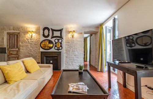 Nimes City Centre Apartment | L'envoutement provençal au cœur de l'écusson - Une Nuit à Nîmes