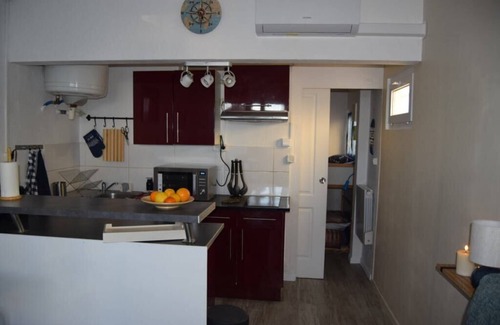 Fos-sur-Mer Apartment | L' Escale, appartement climatisé à 50 mètres de la plage avec WIFI et Box Tv