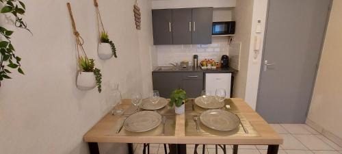 Moussy-le-Neuf Apartment | L'ESCALE : Duplex 4 pers. ASTERIX, AEROPORT ROISSY CDG, PARIS