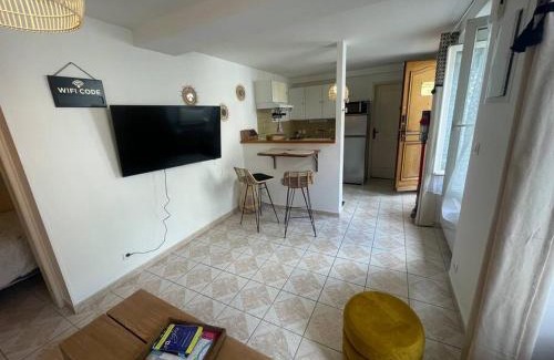 Sens Apartment | L’escapade Balnéo, Centre ville