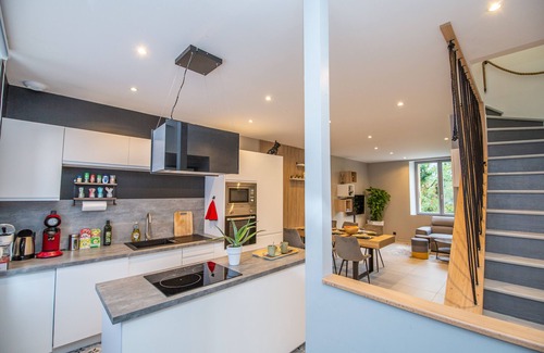 Dieulouard House | L'escapade Passionnée-balnéo-clim-maison Moderne