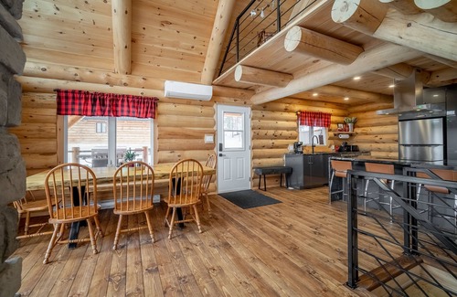 Saint-Philemon Ski Chalet | L'expérience Arborum Sugar Camp, Chalet Rustique en Bois Rond au Massif du Sud