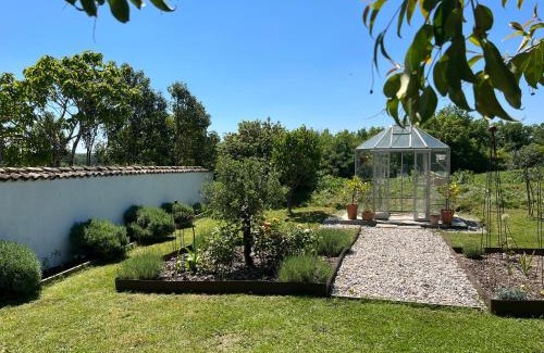 Salles House | L'Herbe Pot