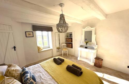 Salles House | L'Herbe Pot