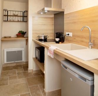 Pichanges House | L'Hote Antique - MAISON D'HOTE- 4 Suites avec cuisine