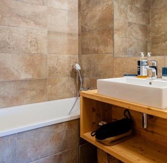 Villard-Reculas Ski Chalet | l'Igloo