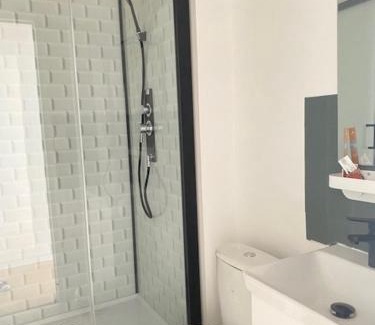 Lamballe Apartment | l'immeuble du petit pont