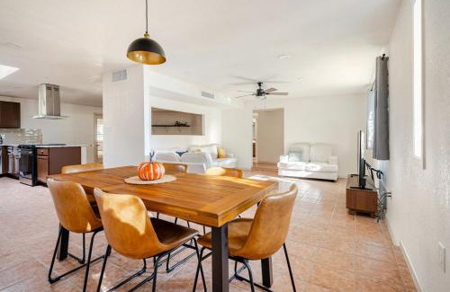 Sierra Vista House | l NEW l 5BR 3BTH Large and Modern Home l Central LOC l 1 ACRE lot