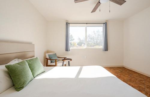 Sierra Vista House | l NEW l 5BR 3BTH Large and Modern Home l Central LOC l 1 ACRE lot