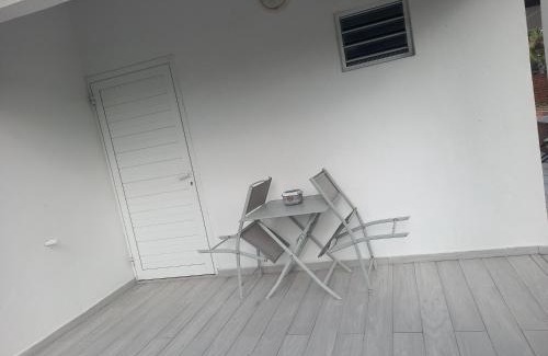 Grand-Bourg Apartment | L ombre du manguier