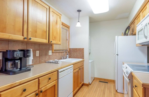 Reeds Spring Cabin | L068A, 1-Br Lakefront Cabin, Spectacular View