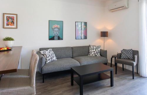 Jean-Medecin Apartment | L4 Fayad 2BDR Hotel des Postes Central, Massena AC 2Balconies