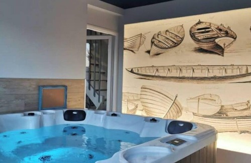 La Turballe House | La Baleine gite with its Jacuzzi