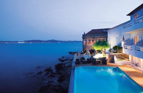 Sainte-Maxime City Centre Hotel | La Belle Aurore