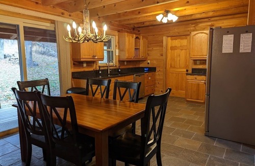 Laurelville Cabin | La Bellota Cabin - Secluded, Hot Tub, Sauna, Game Room, Massage Chair
