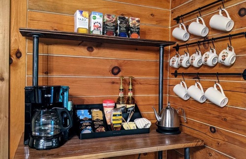 Laurelville Cabin | La Bellota Cabin - Secluded, Hot Tub, Sauna, Game Room, Massage Chair