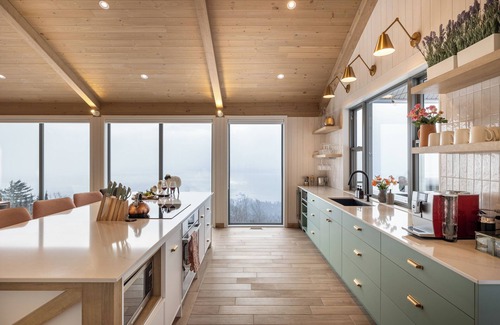 Saint-Joseph-de-la-Rive Ski Chalet | La Bergerie – 180° River View Spa Sauna