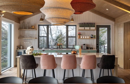 Saint-Joseph-de-la-Rive Ski Chalet | La Bergerie – 180° River View Spa Sauna