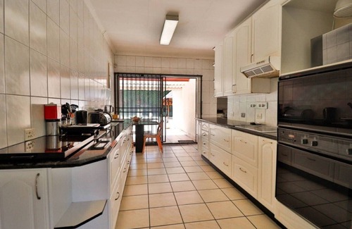 Greater Johannesburg Metropolitan Area House | La-Bih Huleti House A