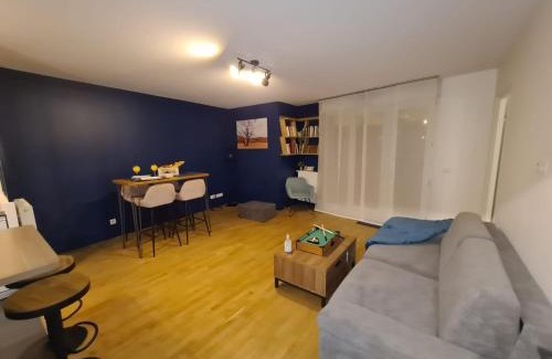 Rosny-sous-Bois Apartment | La Boheme- Free Parking-Paris-Disneyland-Easy Check-in- Netflix