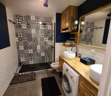 Rosny-sous-Bois Apartment | La Boheme- Free Parking-Paris-Disneyland-Easy Check-in- Netflix