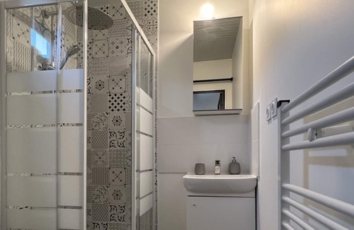 Begles Apartment | La Bordelaise - Cozy accommodation with garden in Bègles