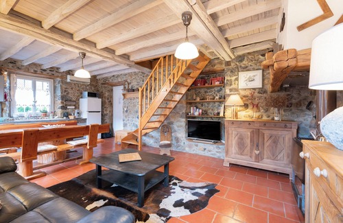 Antichan House | La Boutique – Mountain Cottage in Antichan: Pyrenees View, Nature & Comfort