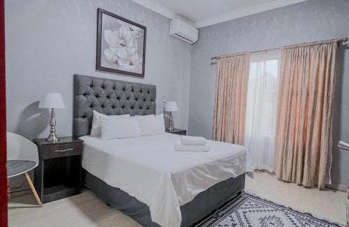 Newcastle Cabin | La Bronze Guest Lodge