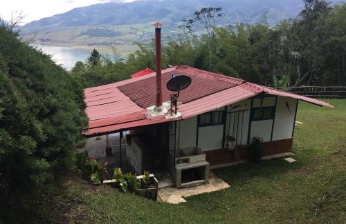 Yotoco House | La cabaña del lago Calima