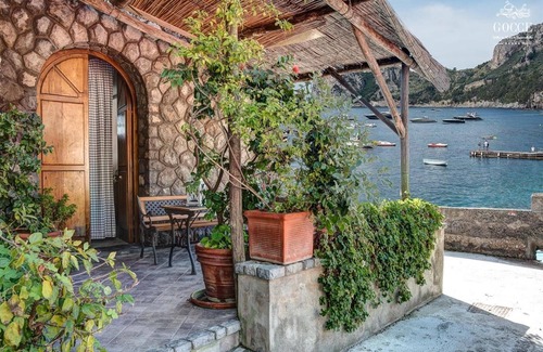 Marina del Cantone Apartment | La Cabane Bleau - The perfect beachfront apartment