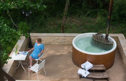 Auriac-du-Perigord Cottage | La Cabane de la Mésange