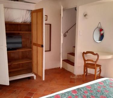 Roussillon House | La Cachette centre village