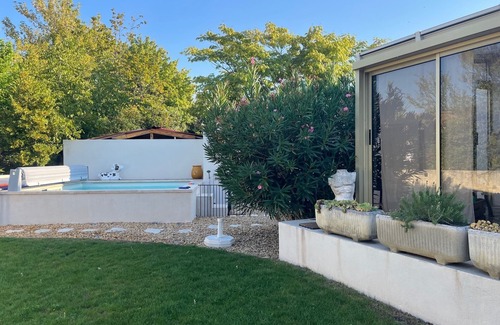L'Isle-sur-la-Sorgue House | La Caelifera bright and cheerful villa in the heart of l’isle sur la Sorgue.