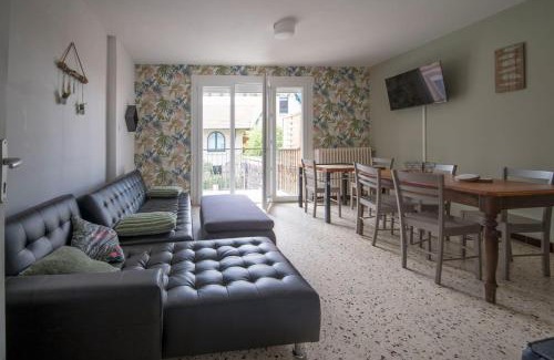 Montauban House | La cahute, Gîte avec jardin pour 15 personnes