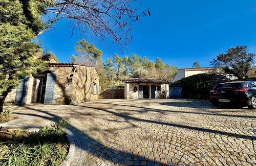 Saint-Paul-en-Foret Villa | *La Caline* quiet family villa with swimming pool