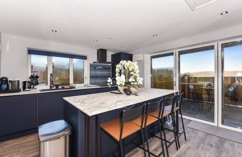 Merthyr Tydfil Apartment | La Cantera, South Wales.n(Close to Brecon and Bike Park Wales)