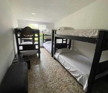 Pie del Cerro House | La casa de flor