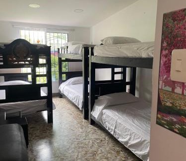 Pie del Cerro House | La casa de flor