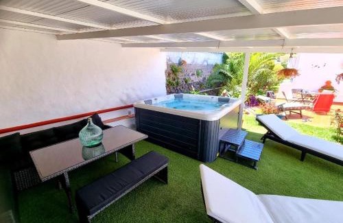 Las Cuevas House | La Casa de Lucy & Karin