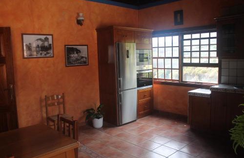 Los Sauces House | La Casa del Abuelo