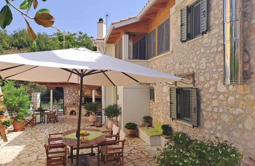 Drimonas House | La casa di Bella a tradional stone house with barbecue