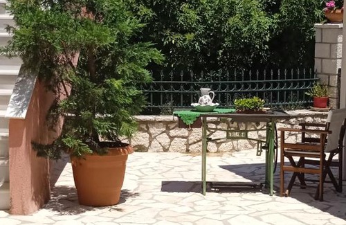 Drimonas House | La casa di Bella a tradional stone house with barbecue