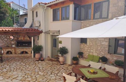 Drimonas House | La casa di Bella a tradional stone house with barbecue