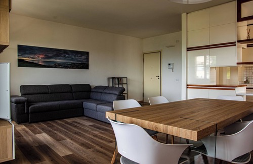 Pietra La Croce Apartment | La Casa di Claudio - Three Bedroom Apartment, Sleeps 4