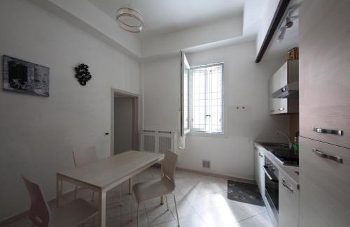 Cirenaica Apartment | La casa di Gigi tra Fiera e Università