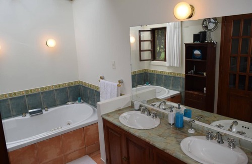 San Antonio de Pichincha House | La Casa de Campo