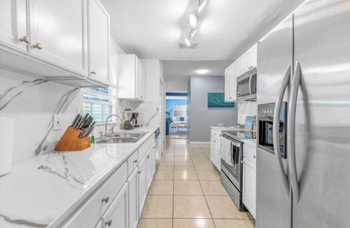 Allapattah House | La Casa Flora | Private | Pool+Hot tub | Sleeps 18