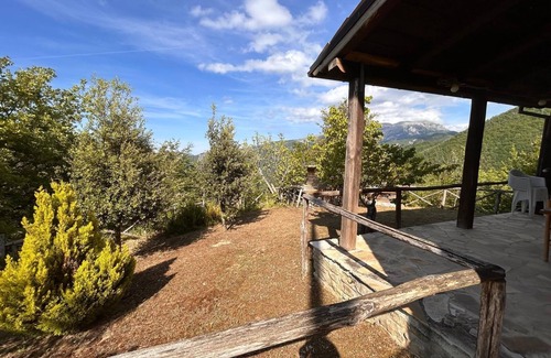 Ascoli Piceno House | La Casetta nel Bosco Delightful house nestled in the green hills of the Marche region